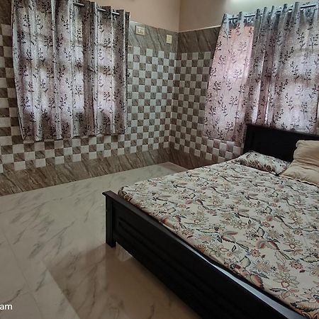 Selvams Home Stay Tiruchchendūr Eksteriør bilde